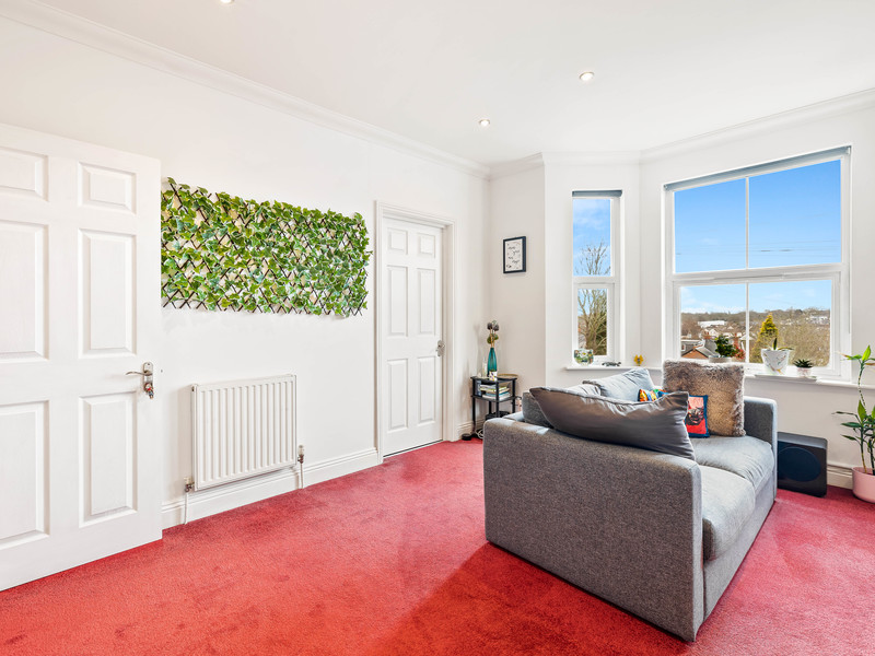 2 Bed Apartment For Sale in Redhill